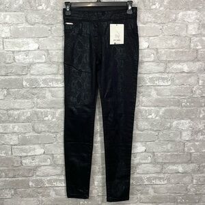 COCO + CARMEN OMG Skinny Jeans
Black Snake